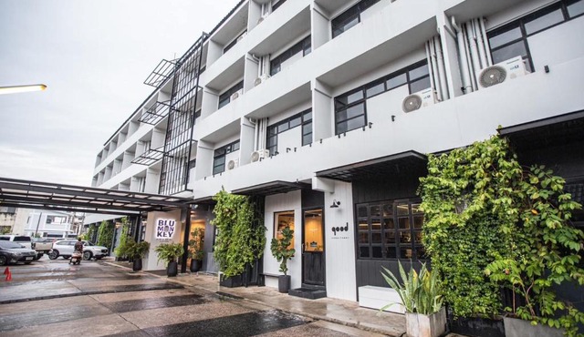 Blu Monkey Hotel Surat Thani