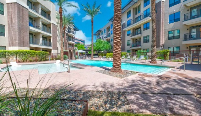 Bright & Rustic Space Next To Fashion Square! Pool
