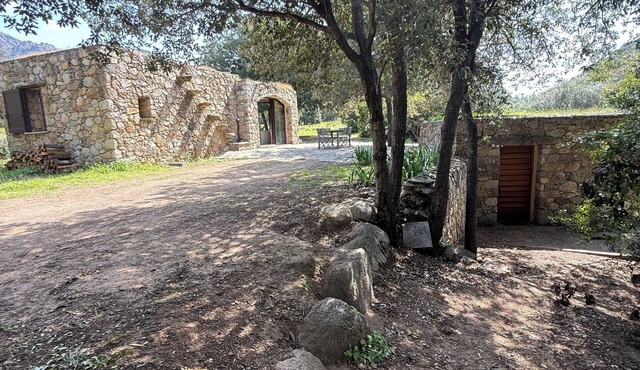 Comfortable sheepfold close to the beach and all amenities in an 8-hectare estate