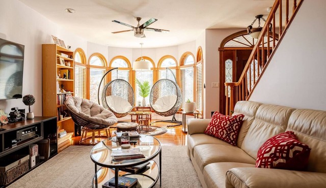 Comfortable & Spacious Luxury Home w/Chef’s Kitchen only 15 mins to Boston