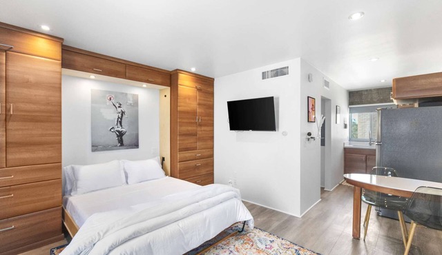 Contemporary Studio Hub in DTPH – Walkable Zone