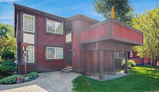 Convenient Studio, Walking Distance to Sun Valley Lake - Shopping, Skiing Nearby
