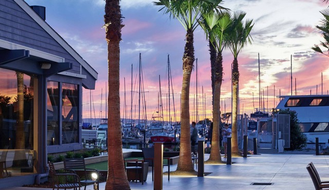 DoubleTree by Hilton Hotel Berkeley Marina