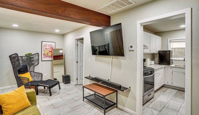 Explore LA & Long Beach: Compton Condo w/Patio