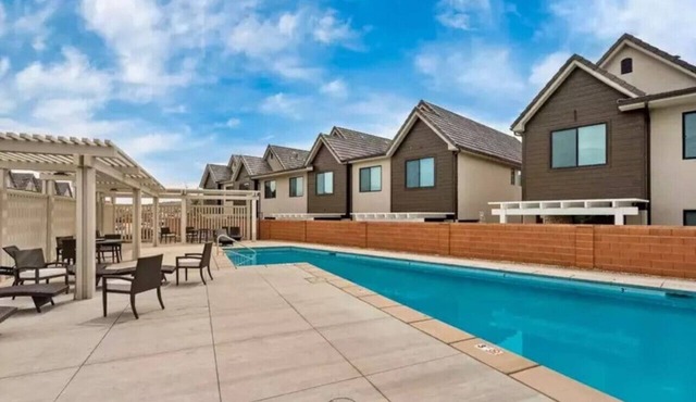 Fore & Explore | 2 Homes, Sleeps 20 + Pool & E-Scooters!