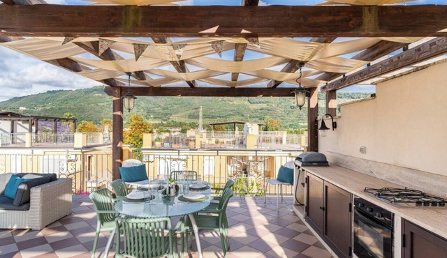 High-Speed Internet, large roof terrace (& outdoor kitchen), two beds, two bath.