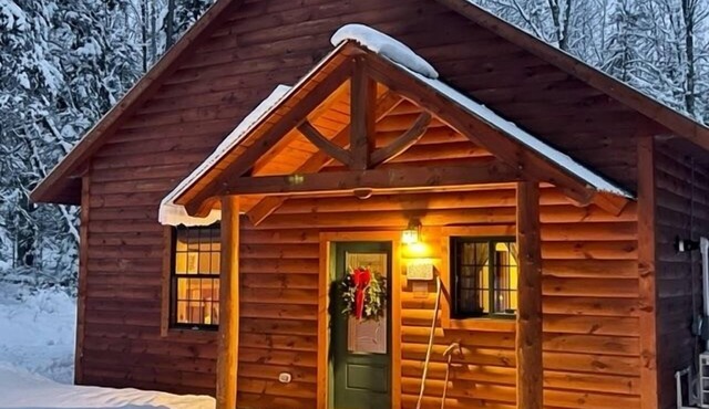 Inviting timber frame cabin in Vermont's Green Mountains