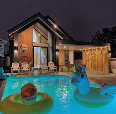 Lunar pool villa sattahip