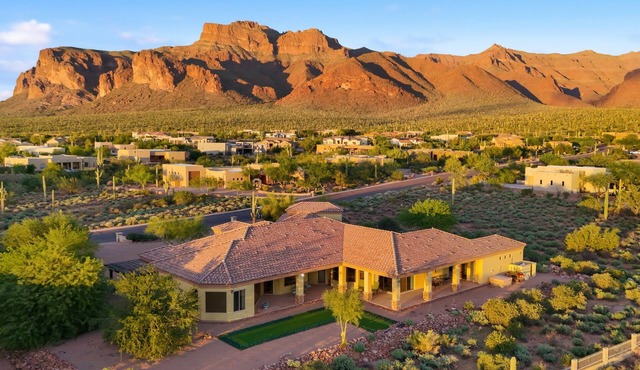 Luxurious Tuscan-style Villa with magnificent panoramic views.
