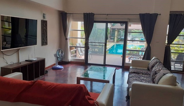 mikes dream pool access villa