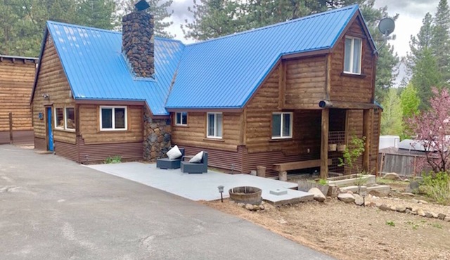 Multi-Generation retreat! Pet friendly w/fenced yard. 5 min to lake & trails.