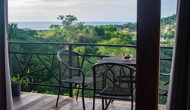 Ocean view studio whit balcony, on the hill, full equipment.