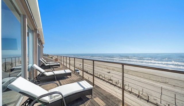 Oceanfront Experience | Panoramic Views + Pet-friendly