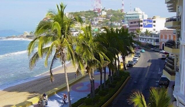 OCEANFRONT - NOW SLEEPS up to 20 People - 6 bedroom , 5 bath - Entire top floor!