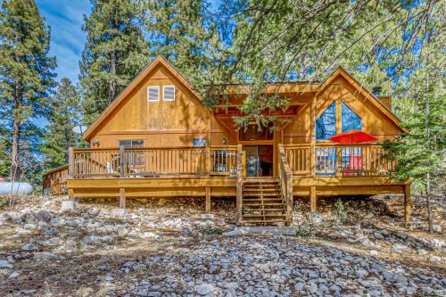 Peaceful & Private Cloudcroft Cabin with Deck!