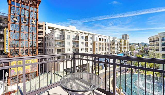 PRIME, spacious Top Corner with spanning campus-fountain view @ the Americana!