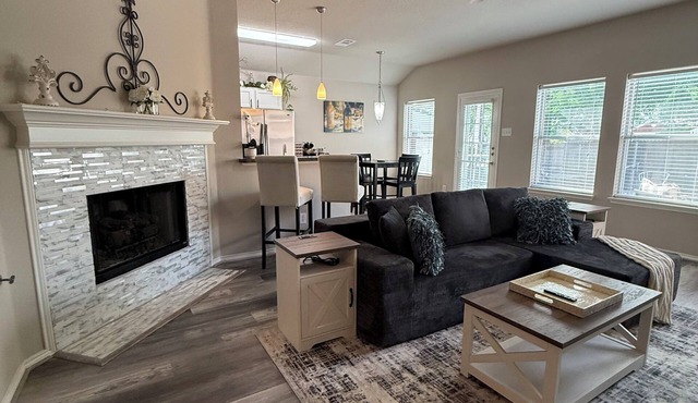 Rustic-Chic Mansfield Matchday Retreat 3-2 Full-Access House