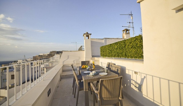 Scirocco Apartment with Terrace by Wonderful Italy