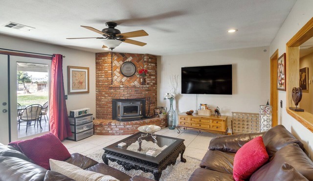 Spacious Lancaster Family Ranch - BBQ & Patio