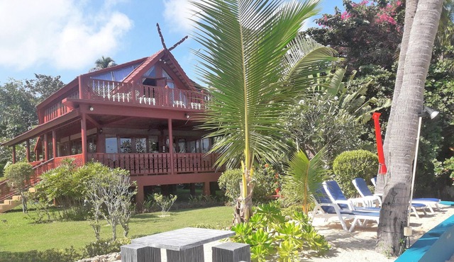 Spacious Villa Directly On Beach, Fully Air Conditioned, Wifi, Sleeps Seven
