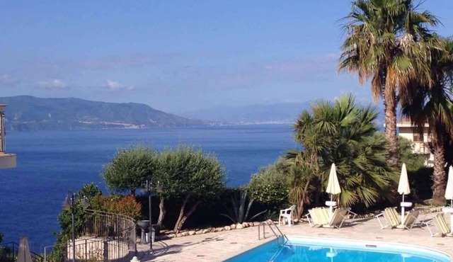 Studio with balcony, pool and sea view
