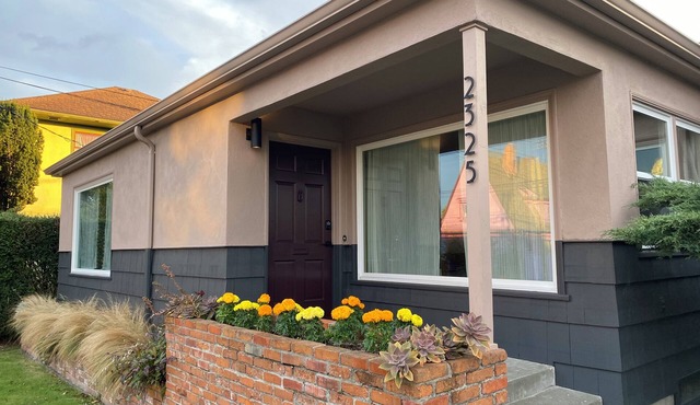 Unique Mid-Century Studio