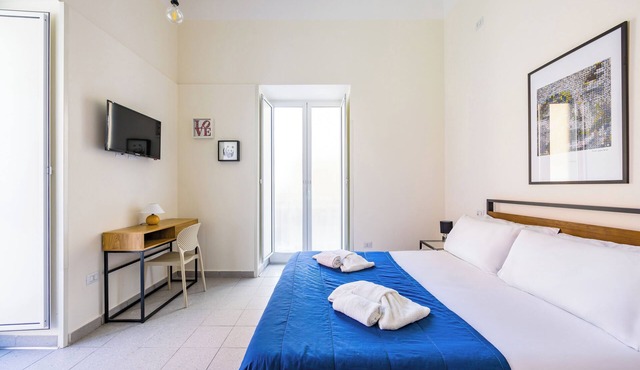 Urban Retreat 76 - Two Bedroom Apartment, Sleeps 8
