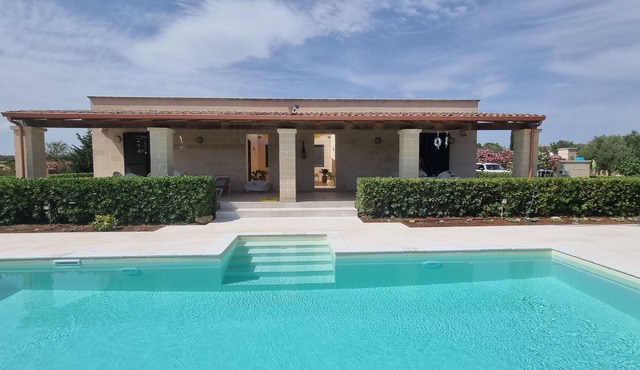 VILLA AMICORUM WEST and EAST, pool 10 x 4 m