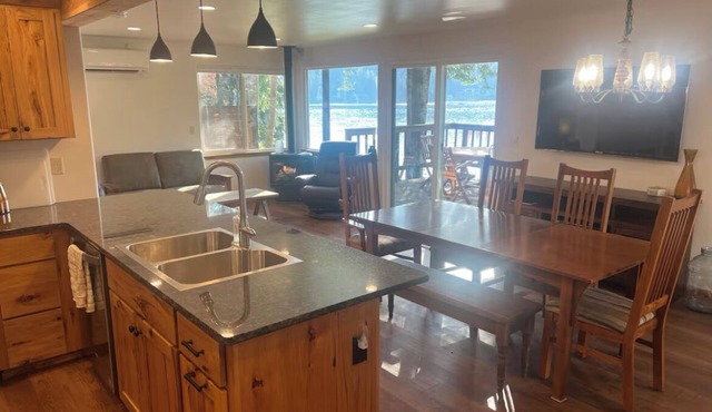 Waterfront Cabin~Private Beach with Dock~Kayaks~Lakeside Deck~Great Fishing!